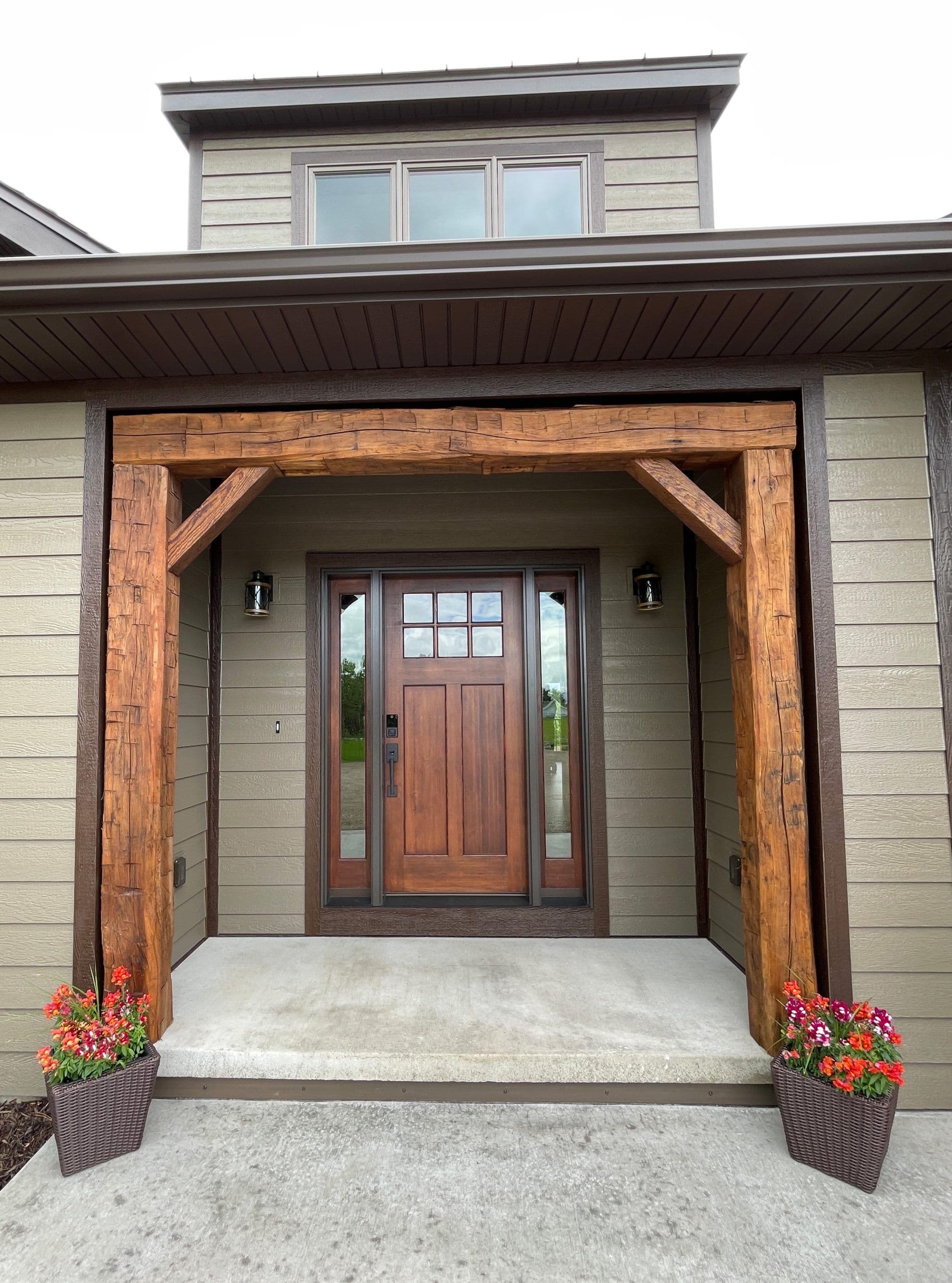 This Cabin-style home features a Heritage Wood Exterior Door, with a Craftsman Lite, 2-Panel door style and True Divided Lite glass.