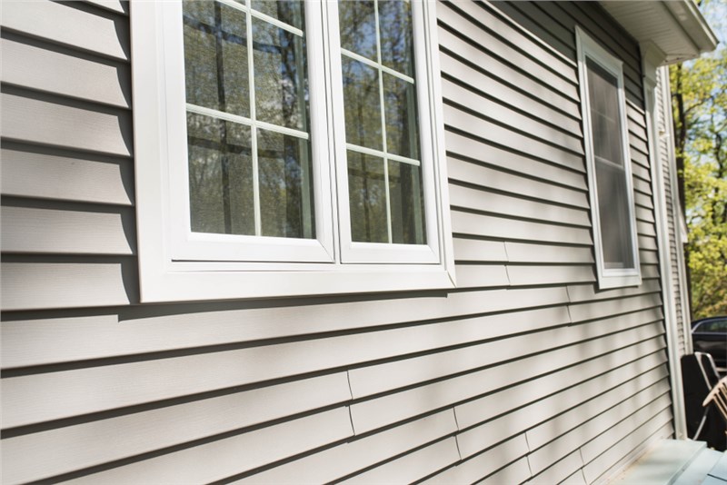 Insulated Vinyl Siding Vs. Regular Vinyl Siding